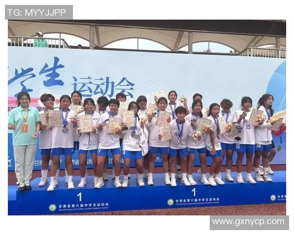 以足球星短袖拉为主题展现运动激情与青春风采