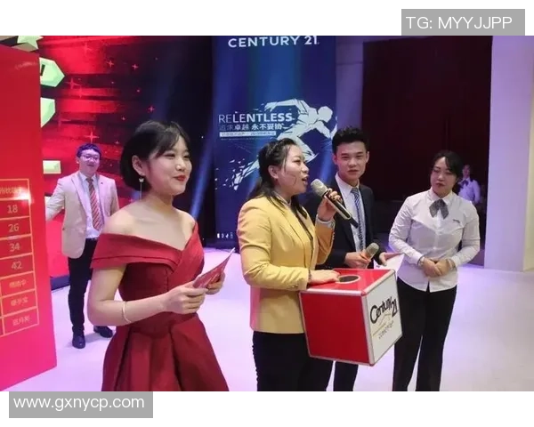 全球足球传奇汇聚一堂，共享荣耀瞬间，见证历史性合影时刻