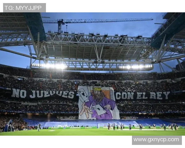 足球明星与普通人同场竞技 共谱球场奇迹与友情篇章